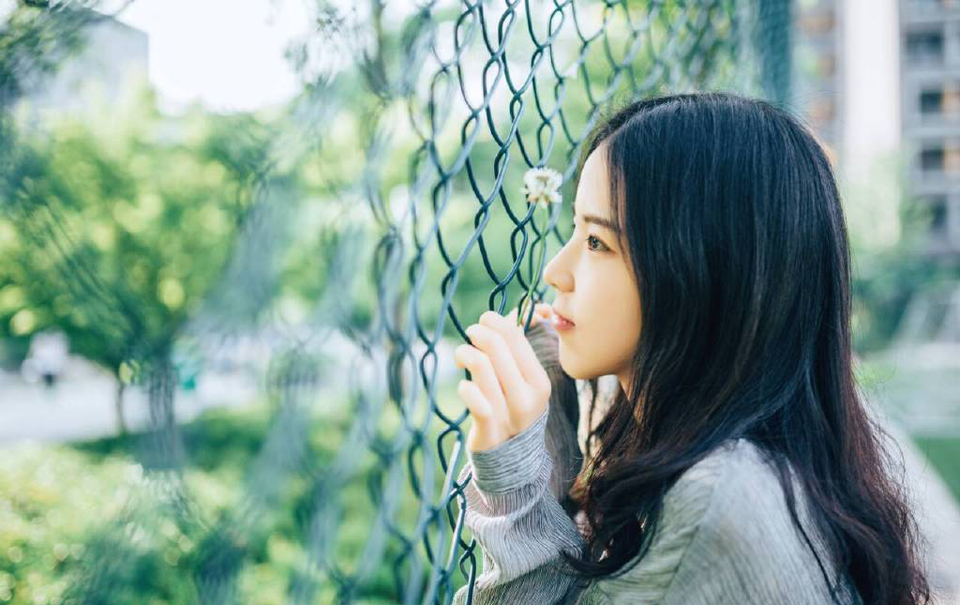 “这样会否太冒险了一些，可以等汉中兵马赶到再行上路。”邓贤苦笑道。